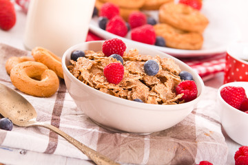 Breakfast with wholegrain cereals.
