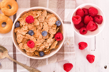 Breakfast with wholegrain cereals.