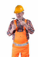 Handwerker mit Bauhelm und Hammer
