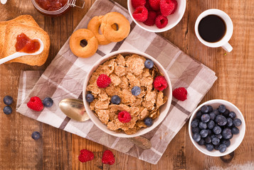 Breakfast with wholegrain cereals.