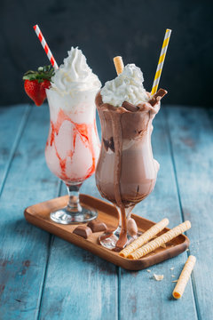 Strawbeeries and chocolate smoothies
