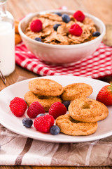 Breakfast with wholegrain cereals.