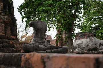 Fototapeta na wymiar Old Buddha statue
