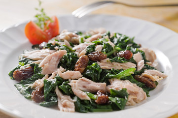 warm spinach with tuna and raisins