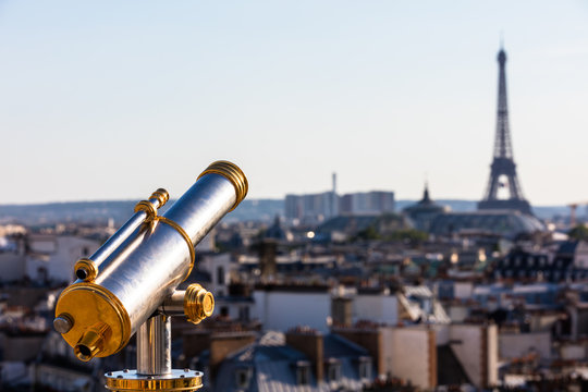 Touristic telescope overlooking Eiffel Tower from the roof of Printemps Department Store, Paris, France