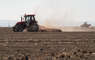 Fototapeta premium Tractor preparing land