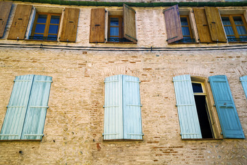 Obraz na płótnie Canvas Detail of windows with blue shutters