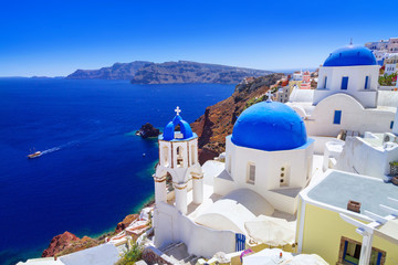 Fototapeta premium Piękne miasto Oia na wyspie Santorini, Grecja