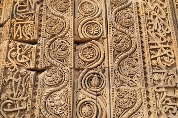 Fototapeta na wymiar Stone carving on Qutab Minar, Delhi, India 