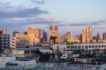 Fototapeta na wymiar 東京都心のビル群と夕方の空２