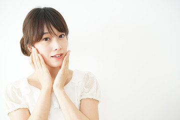 Fototapeta premium お化粧をする若い女性