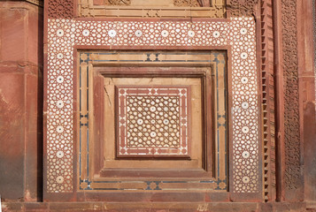 Beautiful stone carvings on the wall in Fatehpur Sikri complex, Uttar Pradesh, India .