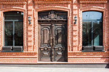 Fototapeta na wymiar Gorgeous door in old building..
