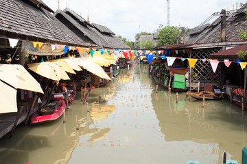 Fototapeta na wymiar Floating Market In Thailand