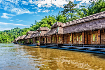 Obraz premium Wooden house float at khwae river