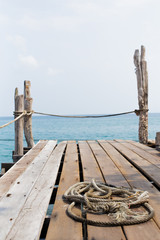 Naklejka premium Rope on wood dock by the sea in Thailand