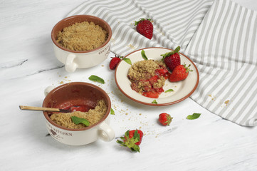 Strawberry crumble pie