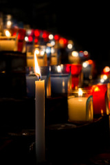 cierges dans l'église