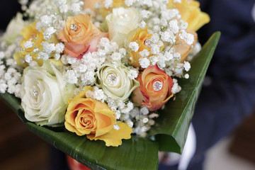 Bouquet arancione rosa e giallo 