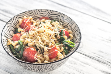 Pasta with spinach and cherry tomatoes