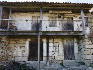 Fototapeta na wymiar Abandoned old house