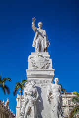 Fototapeta premium Statua Jose Marti znajdująca się w Hawanie na Kubie