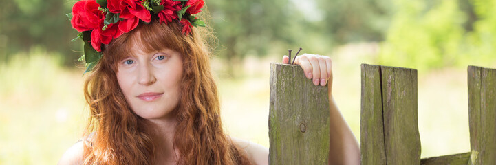 Naklejka premium Woman with a red wreath