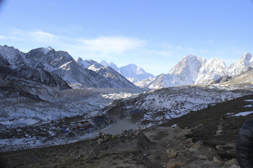 Fototapeta na wymiar Nepal mit seinen hohen Bergen und jede Menge Schnee
