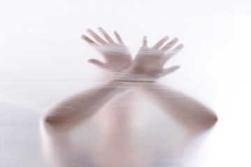 ängstliche junge Frau