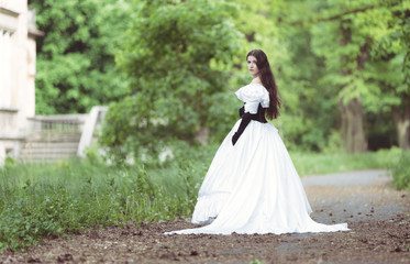 Obraz na płótnie Canvas Woman in white Victorian dress in spring park
