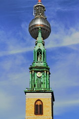 Berliner Fernsehturm und Marienkirche