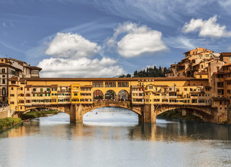 Obraz premium The Ponte Vecchio bridge in Florence, Italy