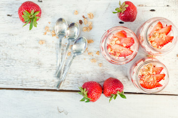 Yoghurt with strawberries
