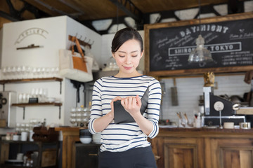 カフェ・働く女性