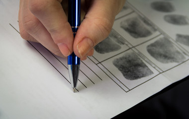 Detective expert writes data into the fingerprint table