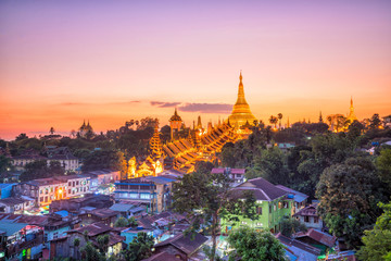 Obraz premium Yangon skyline with Shwedagon Pagoda in Myanmar