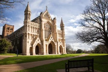 Photo sur Plexiglas Monument St Albans Cathedral on sunny day