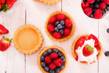Tartlets with forest fruits. 