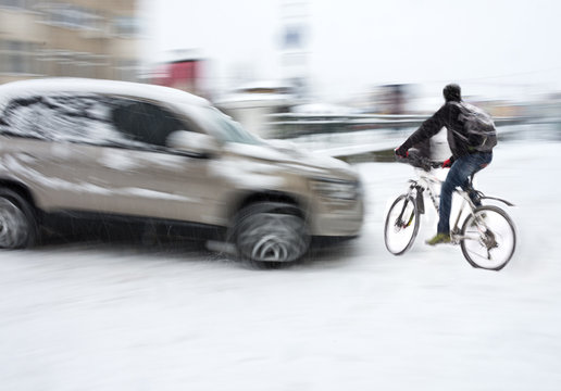 Fototapeta Dangerous city traffic situation