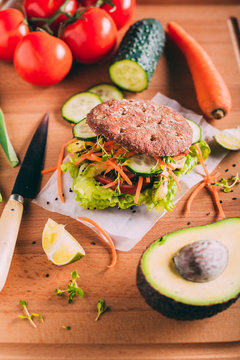 Vegetarian sandwich with lettuce, cucumber, carrot tomato anda avocado