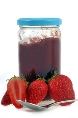 Pot de confiture de fraises 