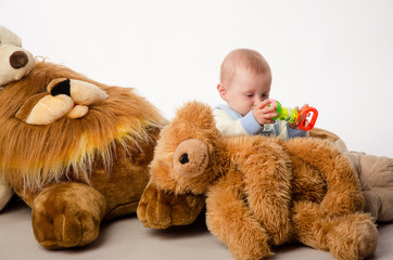 The baby and teddy Bear