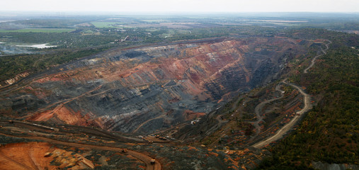 Quarry extraction of iron ore
