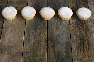 Obraz na płótnie Canvas Row of five muffins