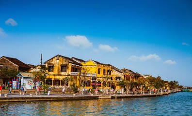 Obraz premium HOI AN, VIETNAM - MARCH 15, 2017: Ancient street view on a nice day