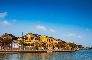 Obraz premium HOI AN, VIETNAM - MARCH 15, 2017: Ancient street view on a nice day
