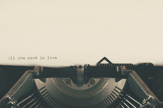 maquina de escribir con texto de amor     
