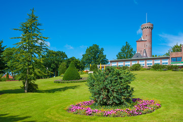Bismarckturm auf dem Vogelsberg mit Hotel Ostseeblick in Lütjenburg