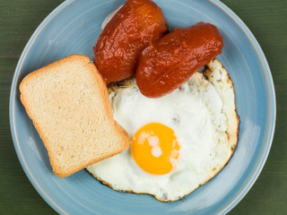 Fried Egg and Tomatoes With French Toast
