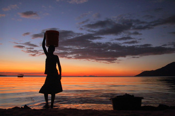 19.05.2016, Africa, Malawi, Lake Nyasa, Sunset on Lake Nyasa - obrazy, fototapety, plakaty